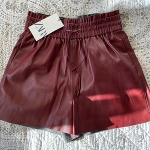 A wine red shorts from the brand ZARA